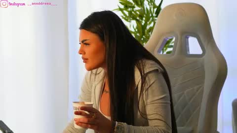 Dee online show from February 24, 9:41 am