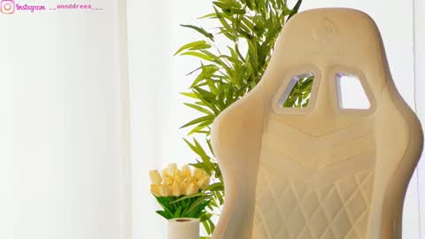 Dee online show from February 18, 9:21 am