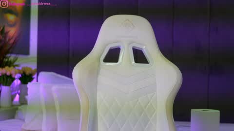 Dee online show from November 24, 6:54 pm