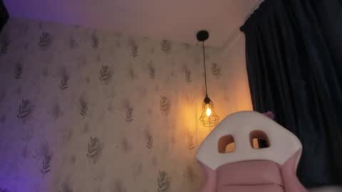 Perla online show from April 18, 2:36 am