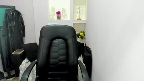 horror flying on the wings of the night.... online show from March 29, 6:01 am