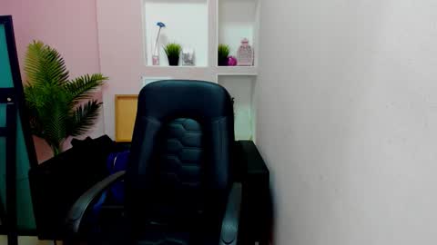 Snapshot of persinaky chatting on September 22, 6:39 pm horror flying on the wings of the night.... online show from September 22, 6:39 pm