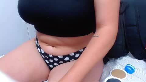 Snapshot of pervertt_nicole chatting on January 28, 2:21 pm Nicole online show from January 28, 2:21 pm