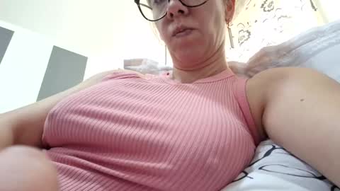 Snapshot of pervygirl69 chatting on January 6, 11:40 am Lisa - online show from January 6, 11:40 am
