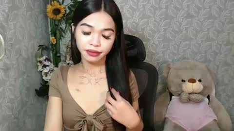 Snapshot of petite_angelx chatting on February 9, 4:07 pm angel online show from February 9, 4:07 pm