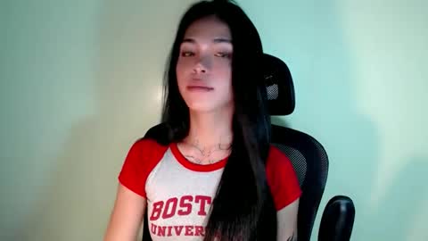 Snapshot of petite_angelx chatting on September 15, 1:47 am angel online show from September 15, 1:47 am