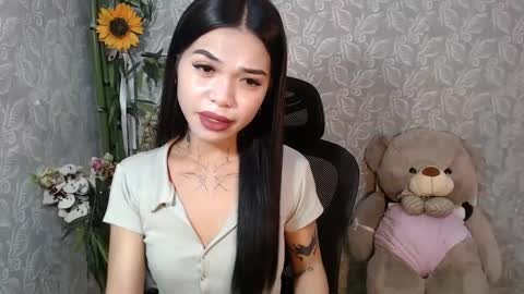 Snapshot of petite_angelx chatting on March 7, 11:29 am angel online show from March 7, 11:29 am