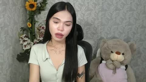 Snapshot of petite_angelx chatting on January 31, 1:33 am angel online show from January 31, 1:33 am