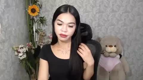 Snapshot of petite_angelx chatting on March 9, 12:31 pm angel online show from March 9, 12:31 pm
