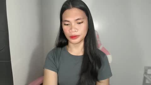 petite_pauline online show from February 27, 8:41 pm