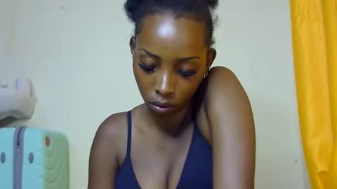 Snapshot of petite_tanya chatting on December 31, 4:46 pm Tanya online show from December 31, 4:46 pm