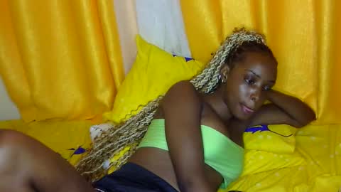 Snapshot of petite_tanya chatting on January 6, 1:19 pm Tanya online show from January 6, 1:19 pm