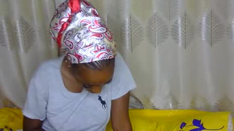 Snapshot of petite_tanya chatting on February 14, 2:39 am Tanya online show from February 14, 2:39 am