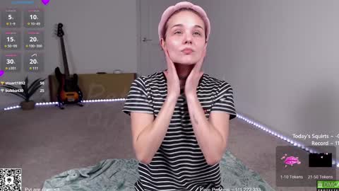 Snapshot of petitebrat chatting on January 8, 11:30 pm PiperAvery online show from January 8, 11:30 pm