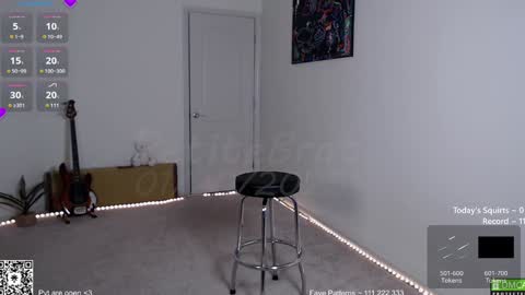 Snapshot of petitebrat chatting on January 20, 10:37 pm PiperAvery online show from January 20, 10:37 pm
