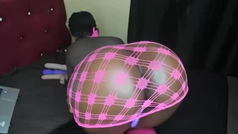 Snapshot of petitiana chatting on October 31, 8:24 pm Cayennee online show from October 31, 8:24 pm