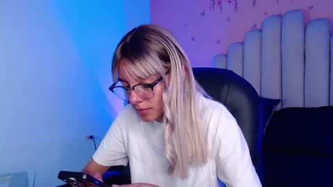 Snapshot of peyton_gh chatting on October 17, 3:32 am Peyton online show from October 17, 3:32 am