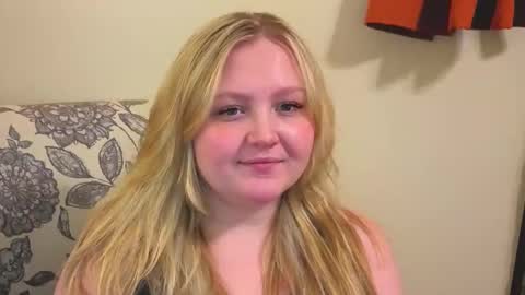 PhatAssBlond online show from April 18, 12:02 am