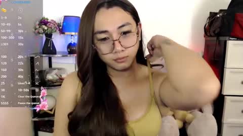 Pia online show from February 10, 10:09 pm