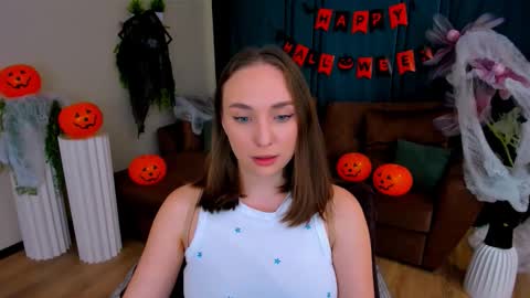 Emelie online show from October 27, 4:13 pm