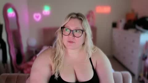 Piggy Rose online show from October 19, 7:49 pm