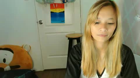 Snapshot of pinay_beauty14 chatting on February 23, 2:35 am pinay beauty14 online show from February 23, 2:35 am
