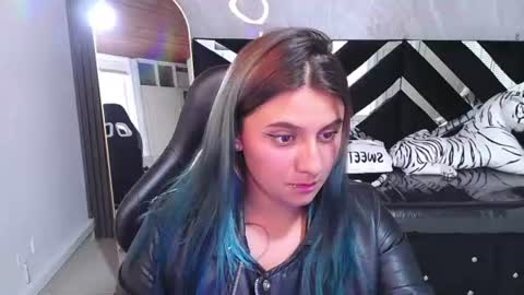 Pink online show from June 25, 4:19 pm