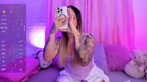 Snapshot of pink_quarz chatting on March 11, 10:20 pm KELLY online show from March 11, 10:20 pm