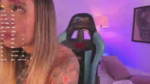 Snapshot of pink_quarz chatting on October 11, 1:43 am KELLY online show from October 11, 1:43 am