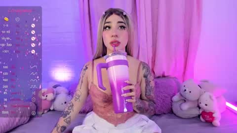 Snapshot of pink_quarz chatting on December 6, 11:13 pm KELLY online show from December 6, 11:13 pm