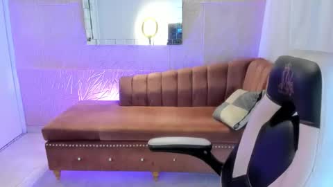 isabella online show from June 3, 3:06 pm