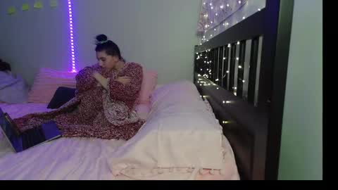 Snapshot of pink_tv chatting on October 2, 2:05 am pink_tv online show from October 2, 2:05 am