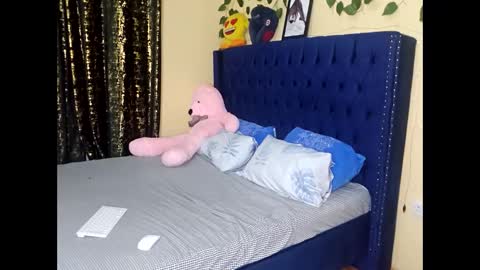 Snapshot of pinkysmiles chatting on December 15, 2:30 am Pinky online show from December 15, 2:30 am