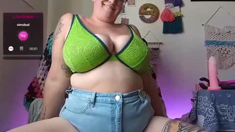 Snapshot of pisces_princess_ chatting on December 12, 9:15 pm Em online show from December 12, 9:15 pm