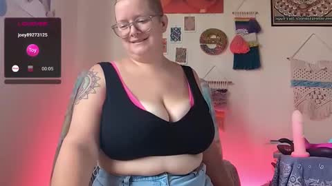 Snapshot of pisces_princess_ chatting on February 1, 4:54 pm Em online show from February 1, 4:54 pm