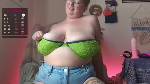 Snapshot of pisces_princess_ chatting on February 5, 9:07 pm Em online show from February 5, 9:07 pm