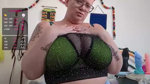 Em online show from November 1, 8:46 pm