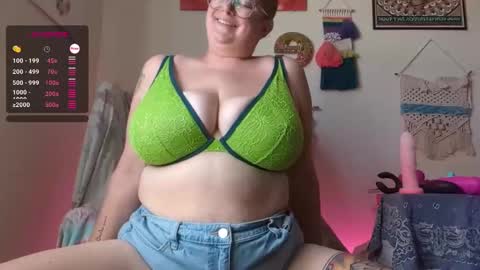 Snapshot of pisces_princess_ chatting on February 27, 9:14 pm Em online show from February 27, 9:14 pm