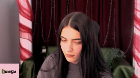Snapshot of playful_sophie chatting on December 19, 10:34 am Sophie online show from December 19, 10:34 am