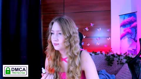 Snapshot of playful_sophie chatting on December 26, 11:10 am Sophie online show from December 26, 11:10 am