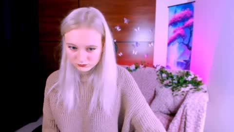 Snapshot of playful_sophie chatting on December 28, 10:36 am Sophie online show from December 28, 10:36 am