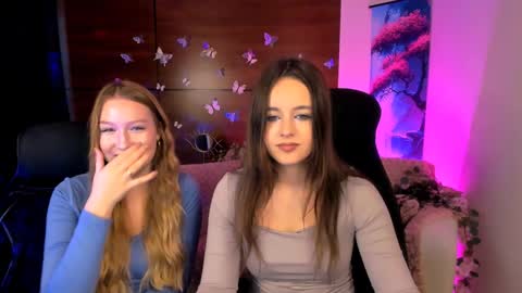 Snapshot of playful_sophie chatting on December 27, 11:28 am Sophie online show from December 27, 11:28 am