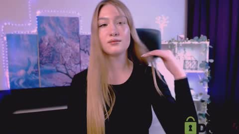 Snapshot of playful_sophie chatting on February 19, 9:14 pm Sophie online show from February 19, 9:14 pm