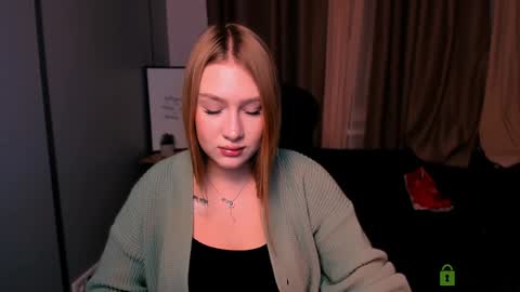 Snapshot of playful_sophie chatting on January 22, 9:00 pm Sophie online show from January 22, 9:00 pm