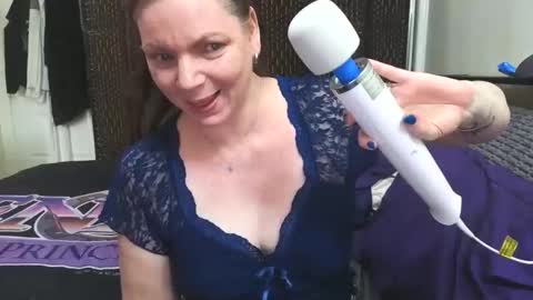 Snapshot of playfulcurvymilf chatting on September 16, 1:13 am playfulcurvymilf online show from September 16, 1:13 am