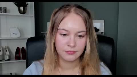 Snapshot of playgirl_valeria chatting on September 13, 6:43 am Valeria online show from September 13, 6:43 am