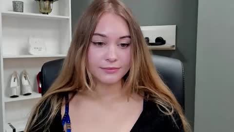 Snapshot of playgirl_valeria chatting on October 12, 7:00 am Valeria online show from October 12, 7:00 am