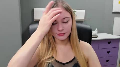 Snapshot of playgirl_valeria chatting on February 9, 7:49 am Valeria online show from February 9, 7:49 am