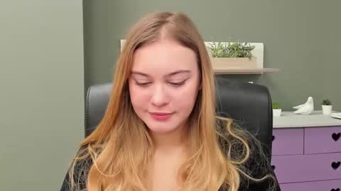 Snapshot of playgirl_valeria chatting on February 23, 7:49 am Valeria online show from February 23, 7:49 am
