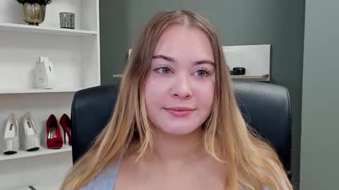 Snapshot of playgirl_valeria chatting on September 28, 8:52 am Valeria online show from September 28, 8:52 am